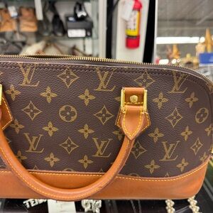 Vintage 1980s (prior to stamps!) Louis Vuitton Beige and Brown Interior Detail